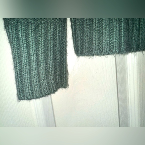 Hearts of palm soft sage Green Cable Knit Sweater with ball dots Size Small GUC - Picture 4 of 14
